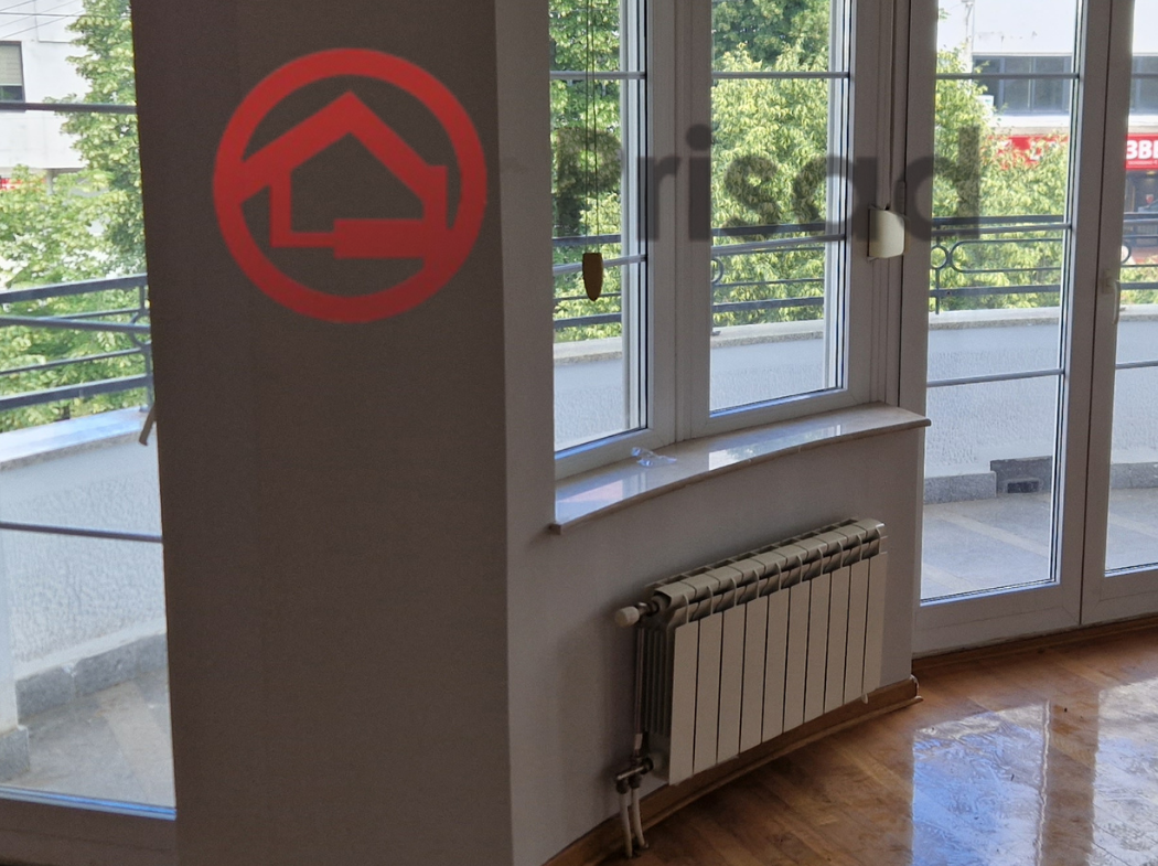 DEDINJE – Luksuzna porodična kuća u neposrednoj blizini stadiona „Rajko Mitić“