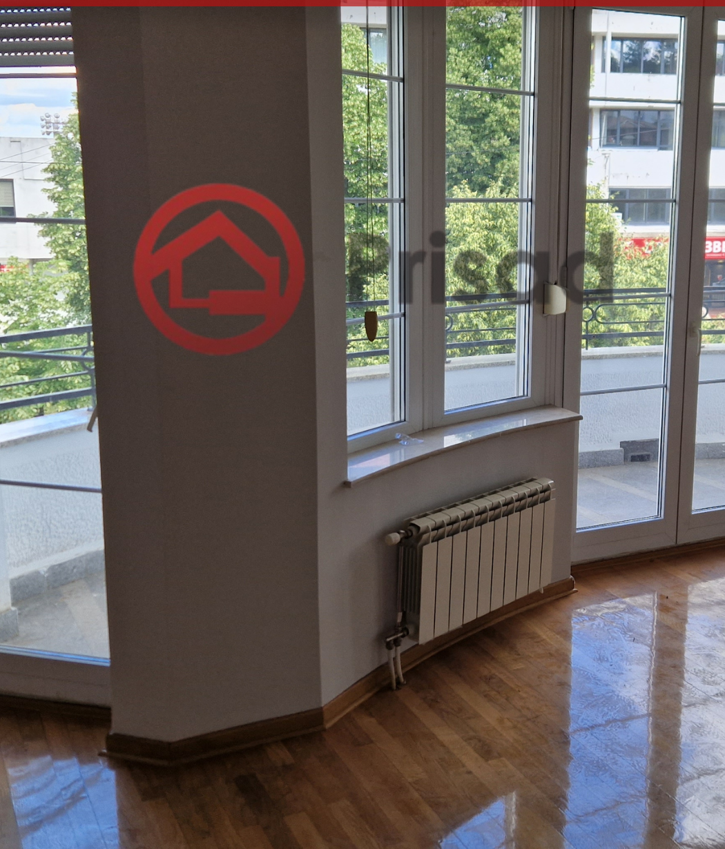 DEDINJE – Luksuzna porodična kuća u neposrednoj blizini stadiona „Rajko Mitić“