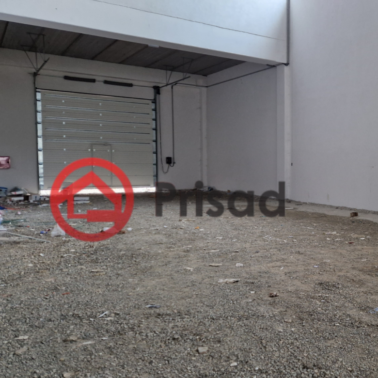 Dobanovci prodaja hale 1950m2+kancelarije 380m2 sve na placu veličine 40ar
