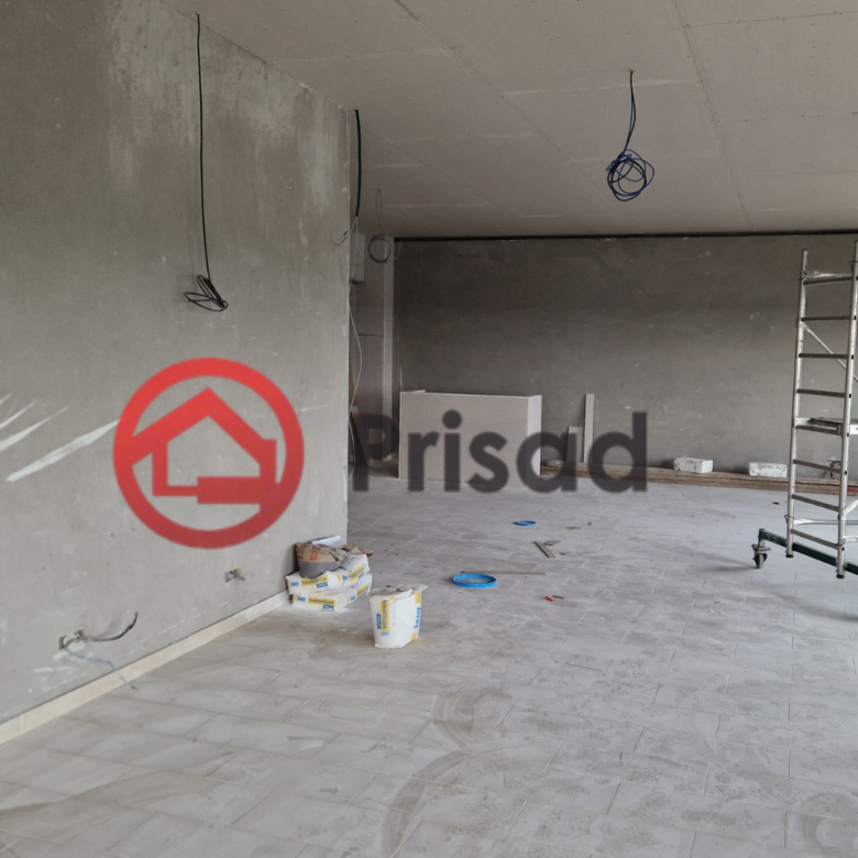 Dobanovci prodaja hale 1950m2+kancelarije 380m2 sve na placu veličine 40ar