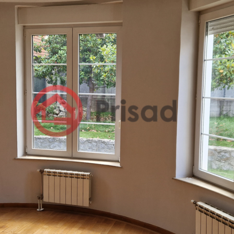 DEDINJE – Luksuzna porodična kuća u neposrednoj blizini stadiona „Rajko Mitić“