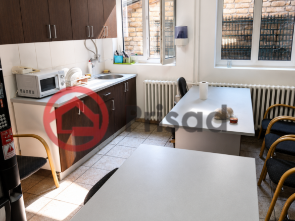 Stara Pazova hala 2380m2 + kancelarije 80m2