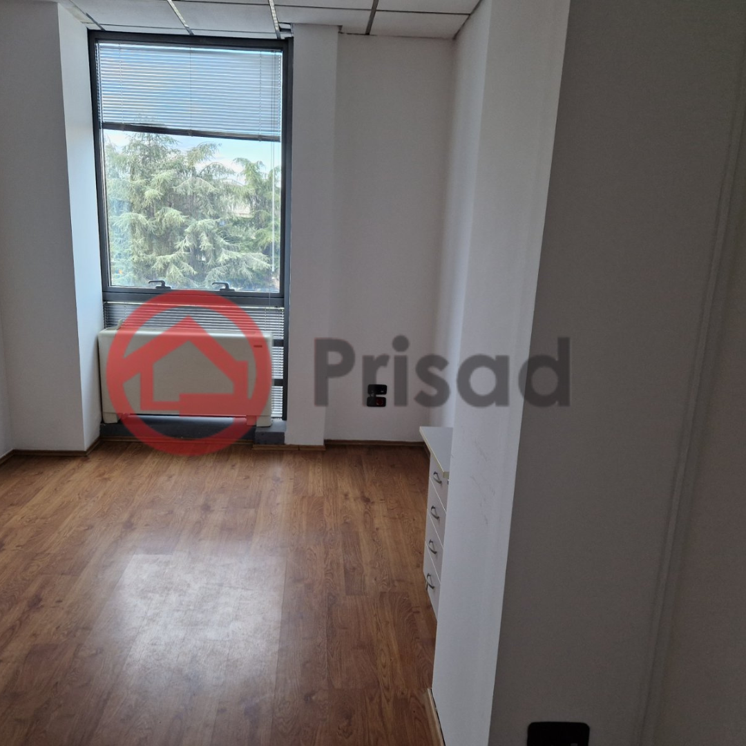l3 Novi Beograd kod Opštine kancelarijski prostor od 160m2 do 600m2 po potrebi