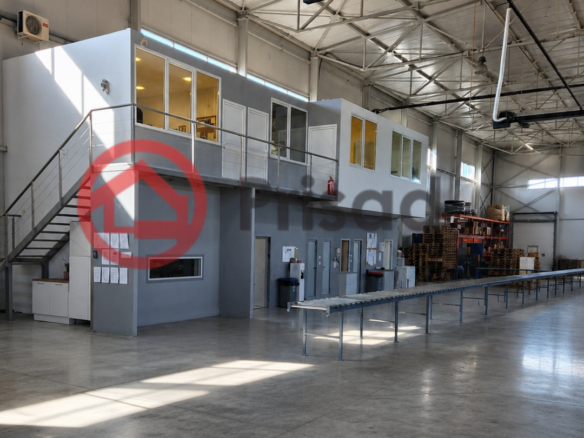 Stara Pazova hala 3000m2 + kancelarije 100m2